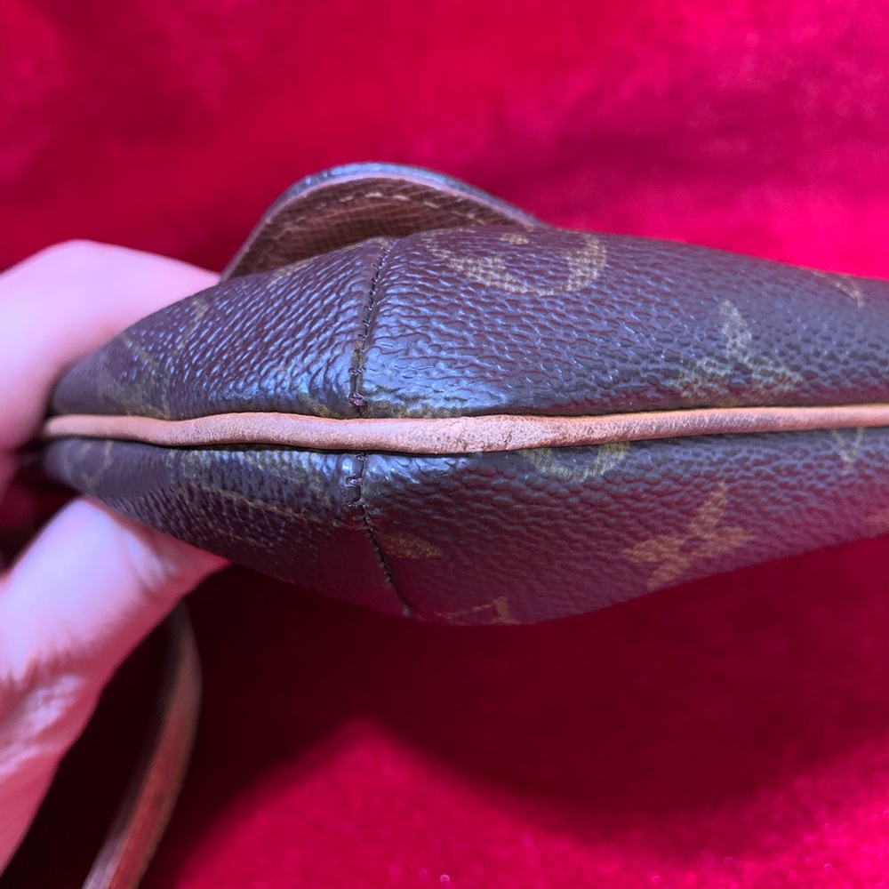 Authentic Louis Vuitton Salsa crossbody bag - Picture 9 of 11